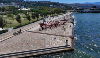 İzmir’de sıcak hava tesirli oluyor: Sokaklar boş kaldı