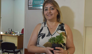 İzmir’de sigarayı bırakan 25 yıllık tiryaki, kül tablasını saksıya dönüştürdü