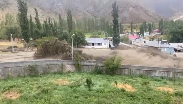 Kars’ta şiddetli yağış: Selin geliş anı kamerada