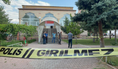 Kayseri’de husumetli komşusunu mescitte namaz kılarken bıçakladı