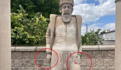 Kayseri’de Mimar Sinan’ın heykeli tahrip edildi