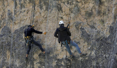 KGM, sarp yamaçlara 794 futbol alanı büyüklüğünde çelik ağ uyguladı