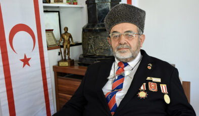 Kıbrıs’ta şiir yazmaya başlayan gazi, 250’den fazla şiiriyle anılarına ışık tutuyor