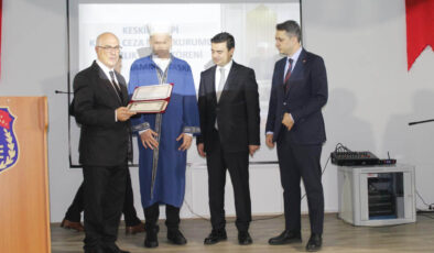 Kırıkkale’de cezaevinde 12 ayda Kur’a-ı Kerim’i ezberleyen hükümlü, hafızlık dokümanı aldı