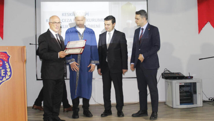 Kırıkkale’de cezaevinde 12 ayda Kur’a-ı Kerim’i ezberleyen hükümlü, hafızlık dokümanı aldı