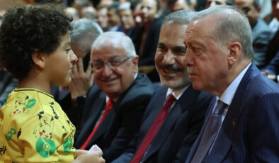 KKTC’de gülümseten sohbet: Erdoğan dede sana sarılabilir miyim?