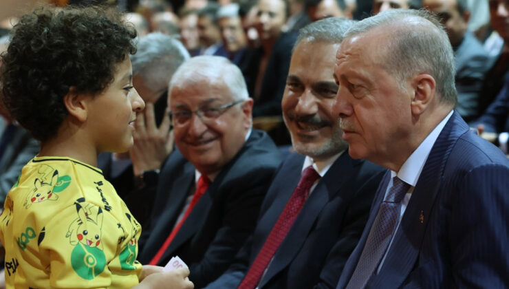 KKTC’de gülümseten sohbet: Erdoğan dede sana sarılabilir miyim?