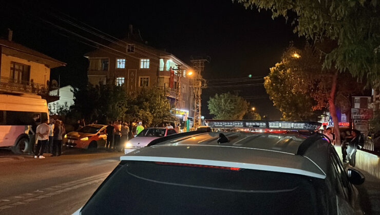 Konya’da yola fırlayan çocuğa iki araba çarptı