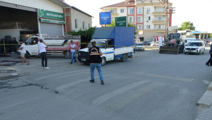 Malatya’da husumetlilerin hengamesi kanlı bitti: 2 yaralı