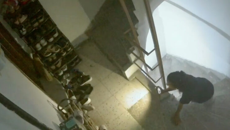 Manisa’da ayakkabı hırsızının rahat tutumları güvenlik kamerasında