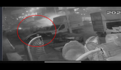 Mardin’de 130 km süratle makas attı: 4 kişinin yaralandığı kaza kamerada