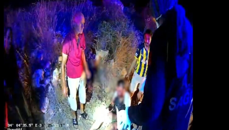 Mersin’de ayağı motosikletin jantına sıkışan sürücüyü itfaiye kurtardı