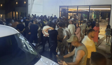 Muğla’da elektrik kesintisi nedeniyle klimalar çalışmayınca, müşteriler reaksiyon gösterdi