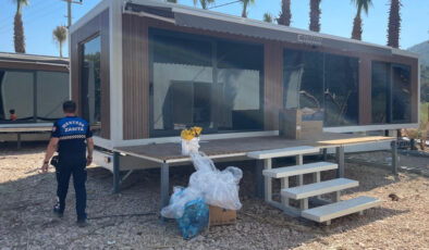 Muğla’da kıyıda belirlenen 11 kaçak taşınabilir yapı mühürlendi