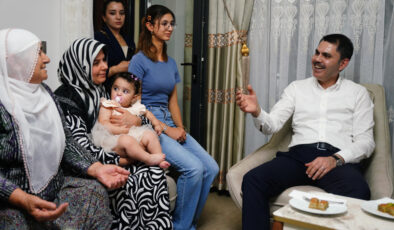 Murat Kurum, depremzede aileyi ziyaret etti: Malatya daima birlikte ayağa kalkacak