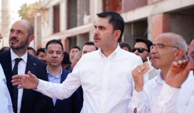 Murat Kurum’dan sarsıntı bölgesindeki müteahhitlere “24 saat” uyarısı