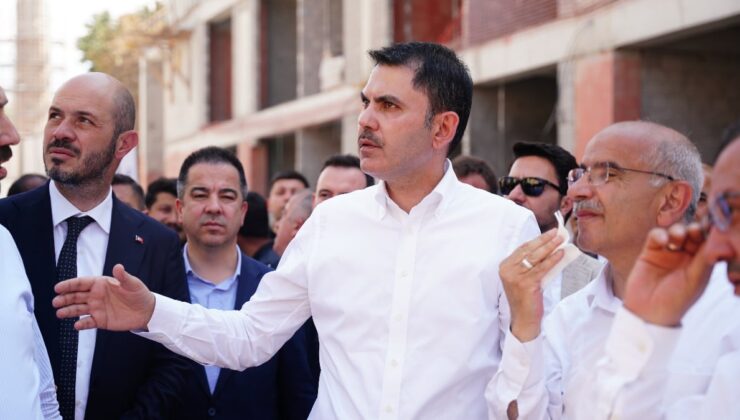 Murat Kurum’dan sarsıntı bölgesindeki müteahhitlere “24 saat” uyarısı