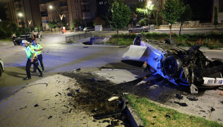 Nevşehir’de çarpışan lüks araçtan biri takla attı: 2 yaralı