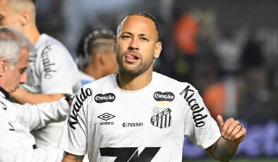 Neymar’ın olaylı maçı: Kendisiyle tartışan taraftarı arbedeye çağırdı