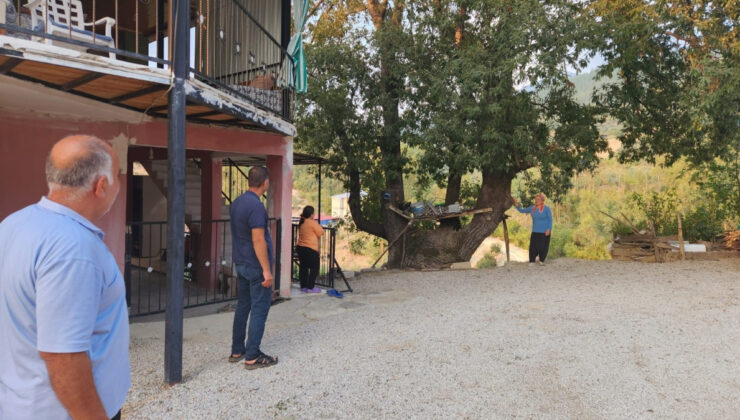 Osmaniye’de kollarıyla ‘Allah’ lafzı yazılı asırlık ağaç görenleri şaşırtıyor