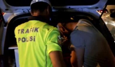 Pendik’te trafiği tehlikeye atan şahıslara para cezası kesildi