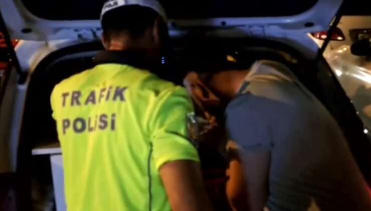 Pendik’te trafiği tehlikeye atan şahıslara para cezası kesildi