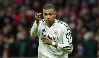 Real Madrid’in yeni 10 numarası Kylian Mbappe oluyor