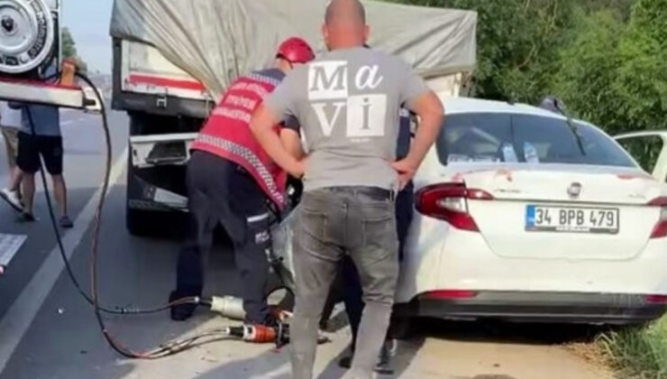 Sakarya’da araba tıra çarptı: 1 meyyit, 1 yaralı