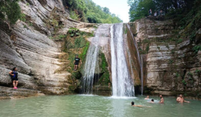 Samsun’da bulunan Gölalan Şelalesi ziyaretçi akınına uğruyor