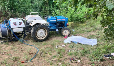 Samsun’da düştüğü traktör üzerine devrildi