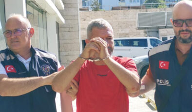 Samsun’da karısı ve kızını hastanelik edip polise bıçak çeken şahıs tutuklandı