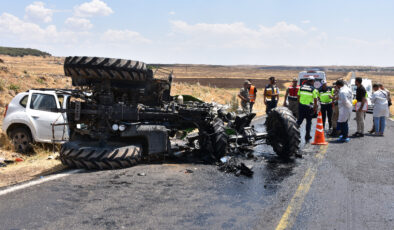 Şanlıurfa’da araba ile traktör baş başa çarpıştı: 1 meyyit