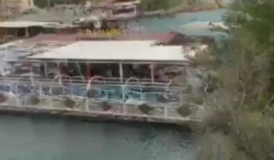 Şanlıurfa’da fırtına: Duba restoran Fırat Irmağı’nda sürüklendi