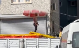 Şırnak’ta kavurucu sıcaktan beline bağladığı plaj şemsiyesiyle korunmaya çalıştı