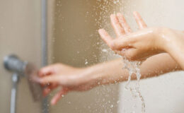 Soğuk duş mu, sıcak duş mu? Bakın hangisi daha sağlıklıymış…