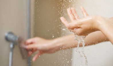 Soğuk duş mu, sıcak duş mu? Bakın hangisi daha sağlıklıymış…