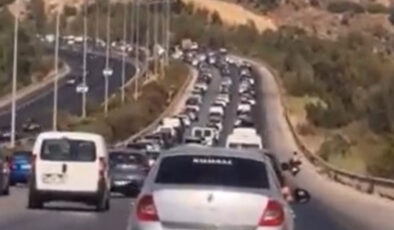 Su kesintilerinin başladığı Çeşme’de tatilciler dönüş trafiğinde