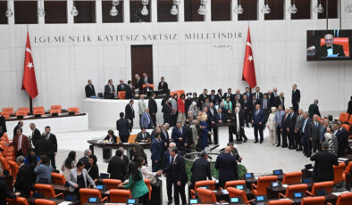 TBMM 1 Ekim’e kadar çalışmalarına orta verdi: Hatıra fotoğrafı çekildi