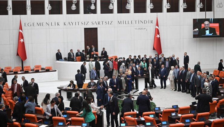 TBMM 1 Ekim’e kadar çalışmalarına orta verdi: Hatıra fotoğrafı çekildi