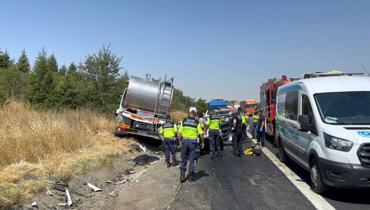 Tekirdağ’da kamyon ile arabanın çarpışması sonucu yaşanan kazada 4 kişi öldü