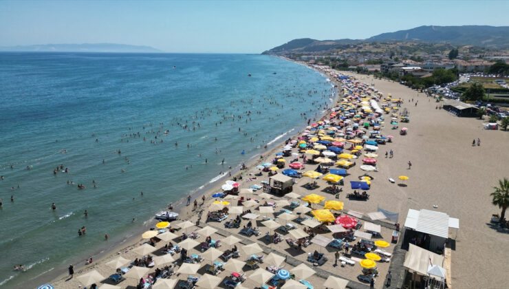 Tekirdağ’da sıcaktan bunalanlar kıyılara akın etti: Plajlarda yoğunluk yaşandı