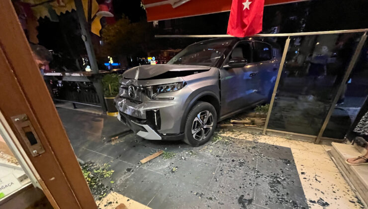 Tekirdağ’da şoför gazla freni karıştırdı: Aracıyla pastaneye daldı