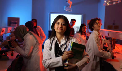 Tıp ve bilgisayar mühendisliğini birebir anda bitirdi tercih rehberi geliştirdi