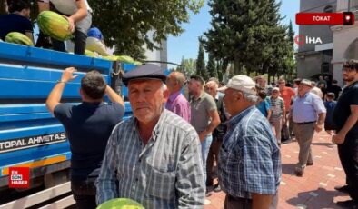 Tokatlı genç, dedesinin hayrına tonlarca karpuz dağıttı