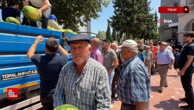 Tokatlı genç, dedesinin hayrına tonlarca karpuz dağıttı