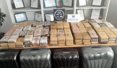 Türkiye’ye girmek üzere Bulgaristan gümrüğüne gelen cipte 205 kilo uyuşturucu ele geçirildi