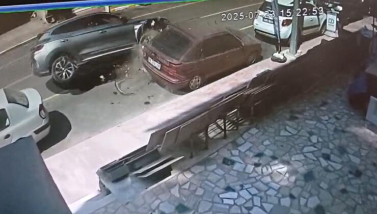Yalova’da araba, park halindeki araçlara çarparak devrildi