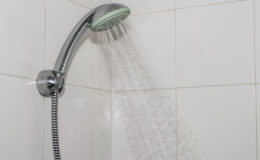 Yaz sıcaklarında duş almanın cilt sıhhatine tesirleri