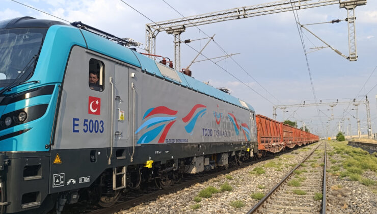 Yerli ve ulusal lokomotif birinci seferini tamamladı: 617 ton yük taşıdı