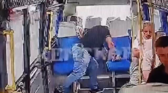 Adana’da dolmuşta 700 doları düşürdü: Öbür yolcu rahatça cebine attı